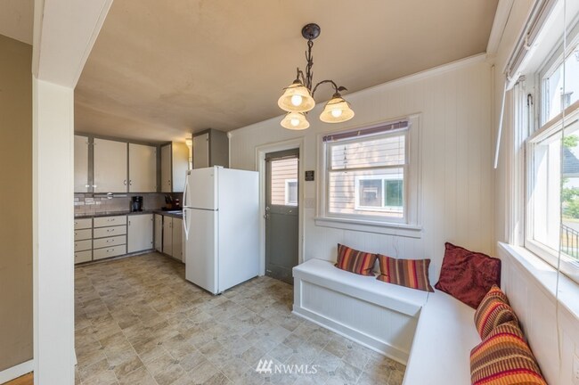 Building Photo - Live 5-Minutes from WWU — Roommate-Friendly Home Near Downtown Bellingham