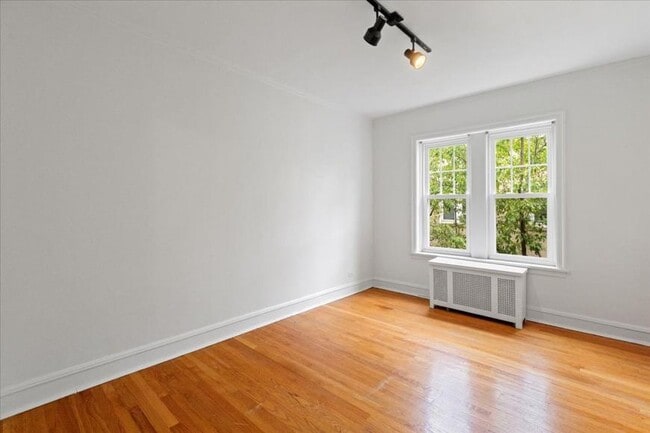 Building Photo - 2 bedroom in Chicago IL 60660