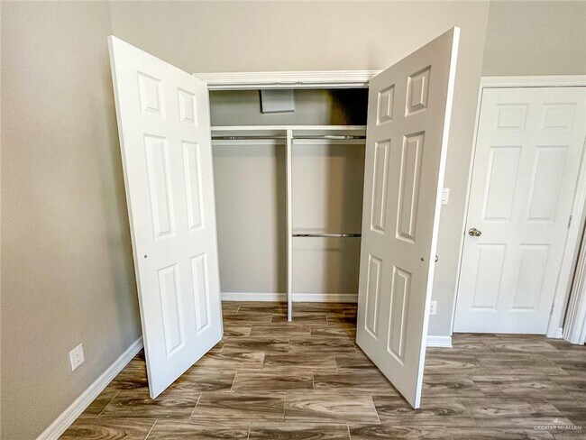 Building Photo - 15 W Mahala Ave