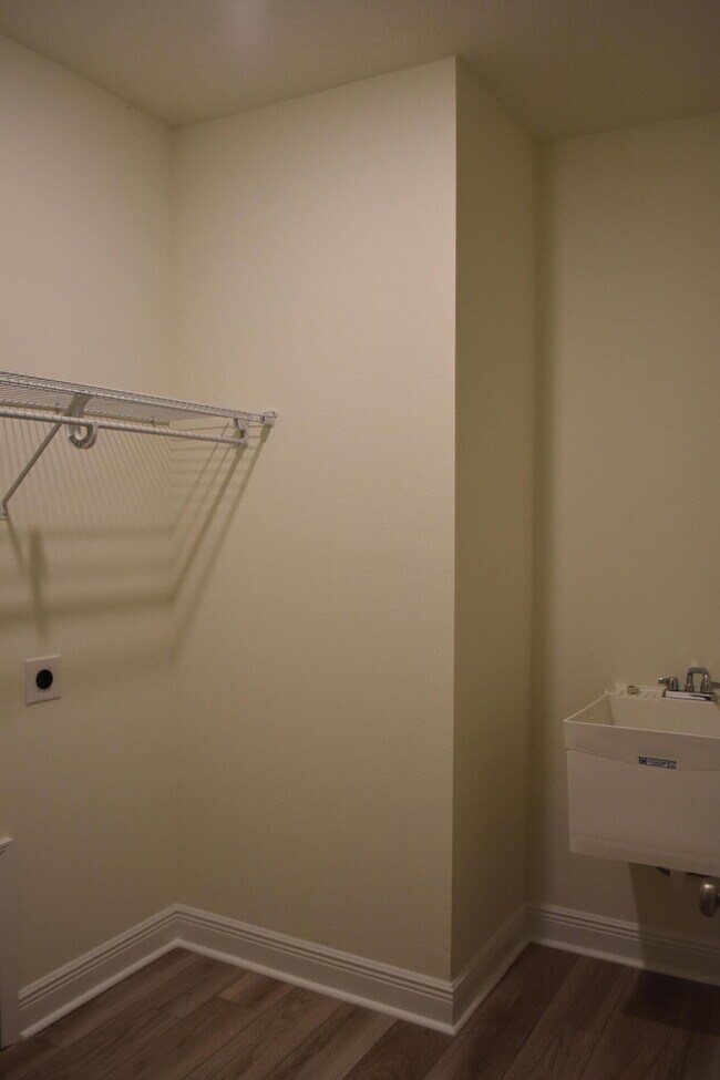 Building Photo - 173 Picnic Pl