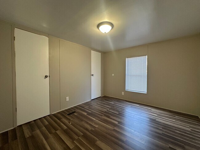 Building Photo - 114 Deer Rd