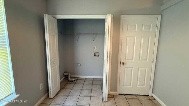 Building Photo - 8366 Rocky Creek Dr