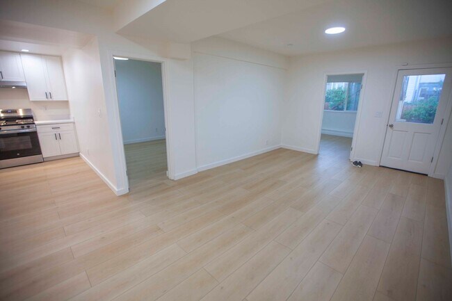 Building Photo - 938 Huron Ave