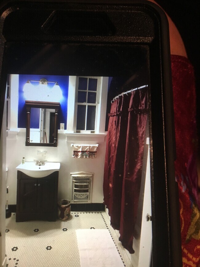 Building Photo - 1713 Philip St