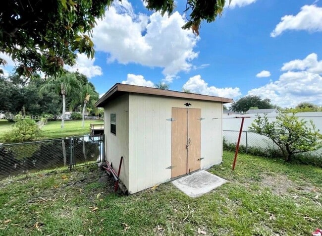 Building Photo - 1474 Kerry Dr
