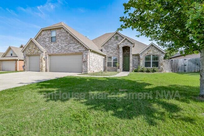 Building Photo - 4402 SW Alfalfa Ave