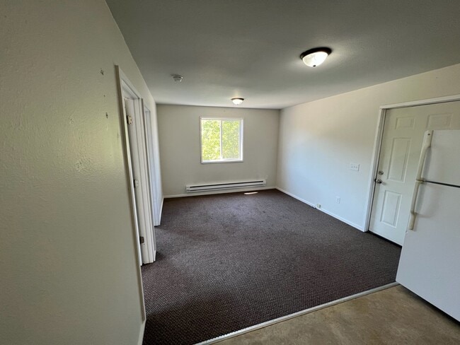 Building Photo - 204 2nd St SE