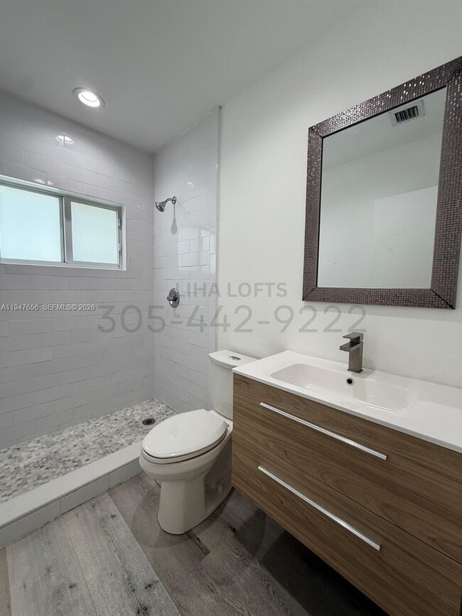 Building Photo - 1650 SW 3rd St