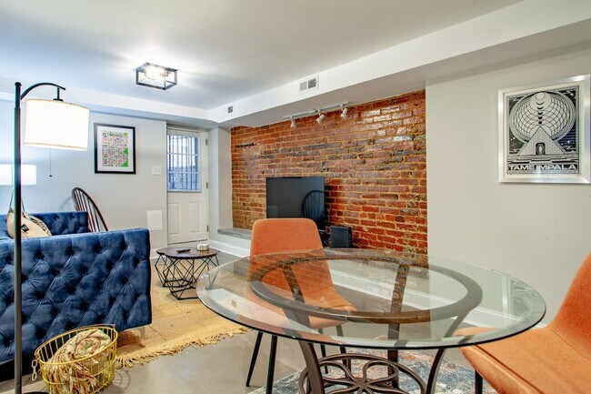 Building Photo - 824 Varnum St NW