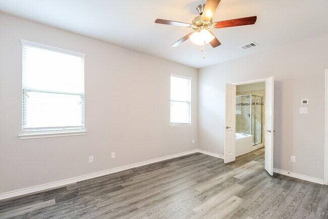 Building Photo - 2157 Barx Dr