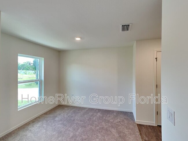 Building Photo - 2748 Cranbrook Ave