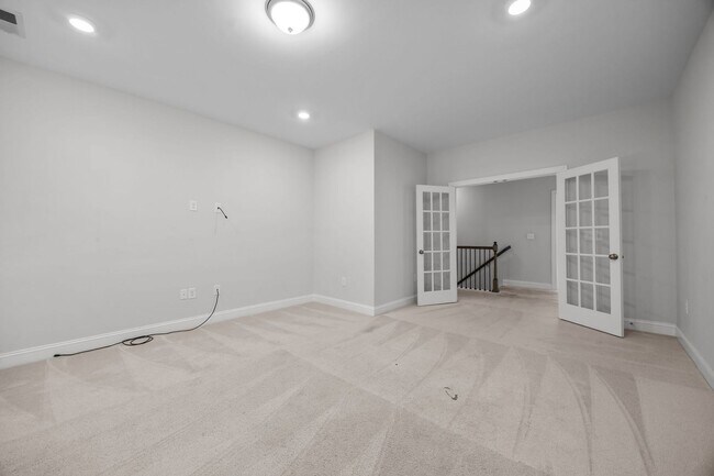 Building Photo - Modern 5-Bed, 4-Bath Family Home with Garage & Pool Access – Devon Square