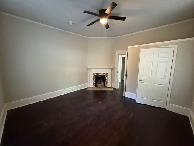 Building Photo - Large 4/2.5 House in S Rome $1,395