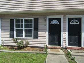 Building Photo - 1100 Pineland Ave