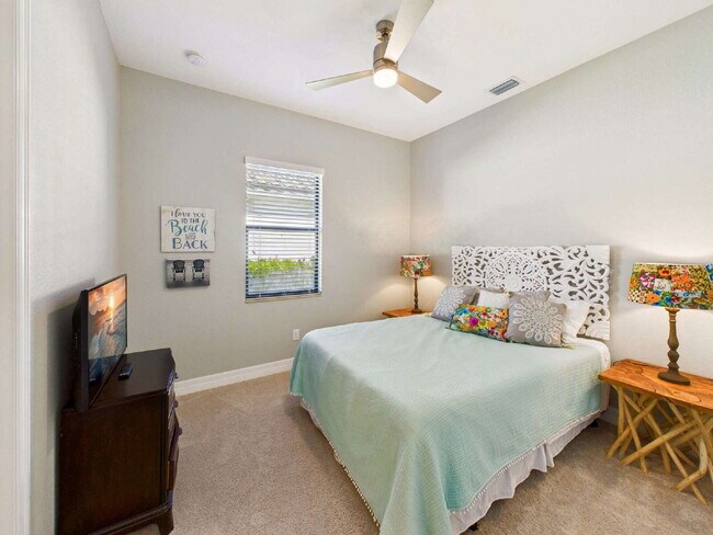 Building Photo - SEASONAL RENTAL – Available December through February at $10,000/month