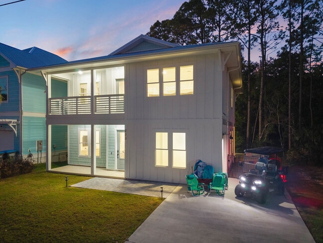 Building Photo - 223 E Lakeshore Dr