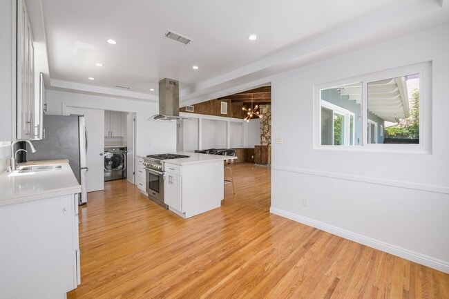 Building Photo - 4413 Don Felipe Dr