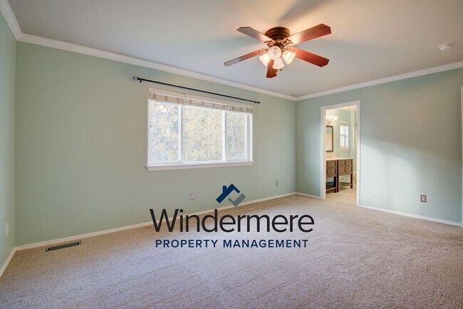 Building Photo - 1134 NW Redwing Dr