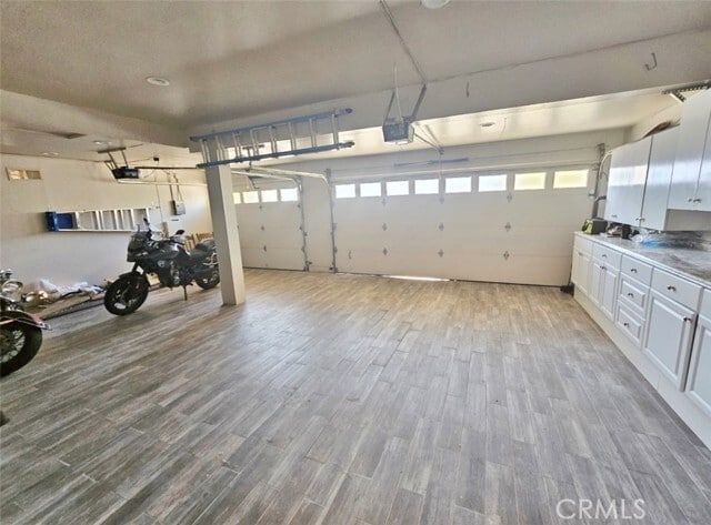 Building Photo - 39620 Glenwood Ct