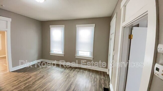 Building Photo - 252 McClure St