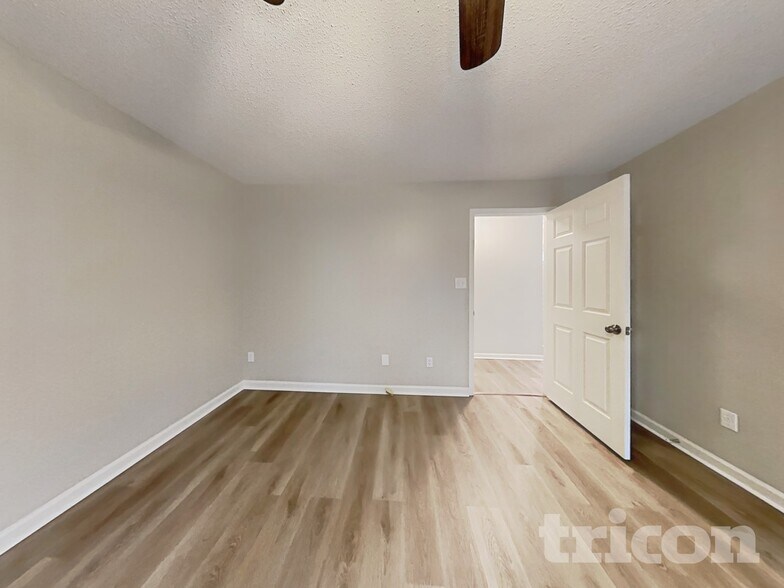 Building Photo - 437 Bradford Cir