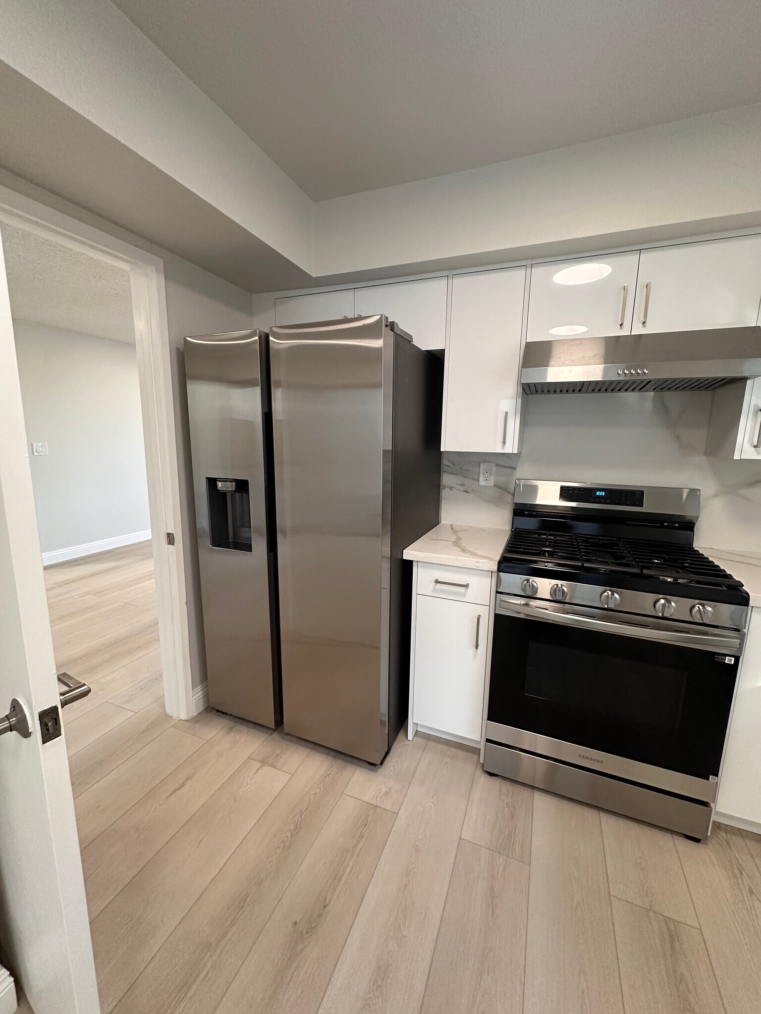 All New Kitchen - 4300 Via Marisol