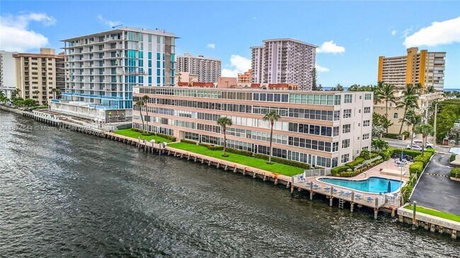 Building Photo - 401 N Riverside Dr