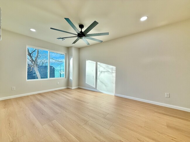 Building Photo - 2009 W Easton Ct