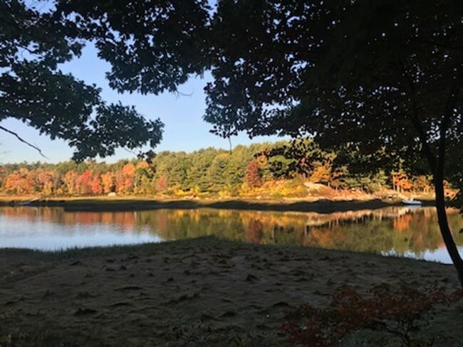 Building Photo - Year-Round Riverfront Home in Gloucester (Pet-Friendly)
