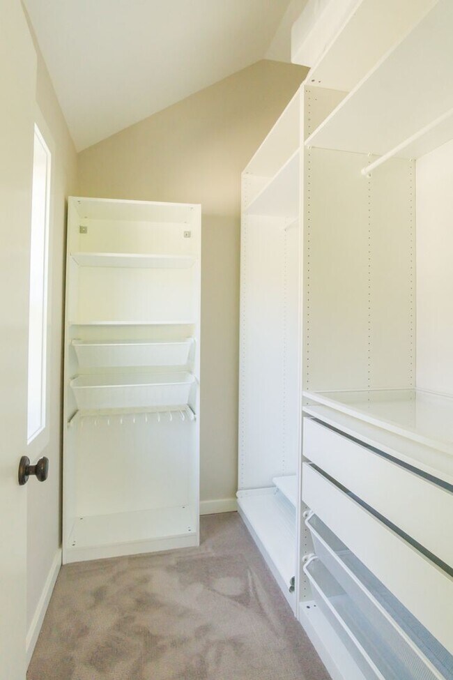 Building Photo - 6bd/3.75ba Seattle Home