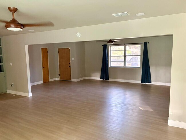 Building Photo - 11401 Indianhead Dr