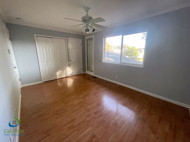 Building Photo - $2795- 2 Bed/1 Bath Remodeled two Story To...