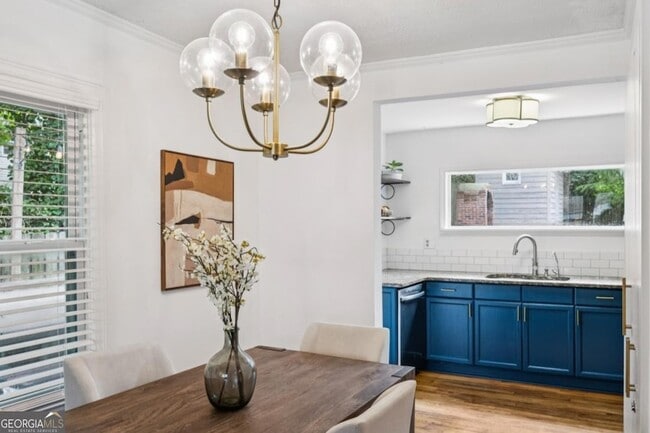 Building Photo - 1136 Gilbert St SE