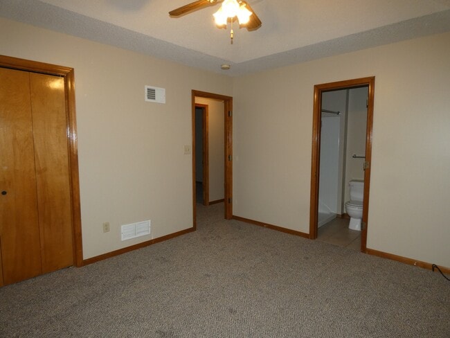Building Photo - 405 Woodland Ave