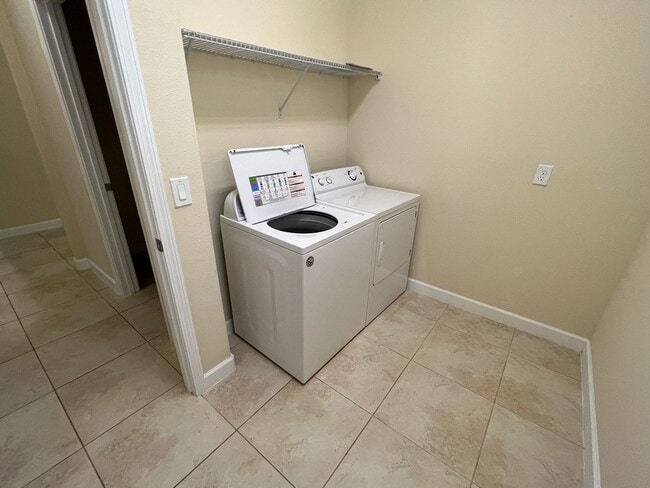 Building Photo - INDEPENDENCE IN WINTER GARDEN 4 BEDROOM RE...