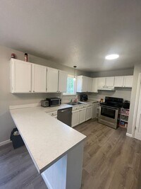 Building Photo - Renovated 3 Bedroom 1.5 Bathroom in Arvada!