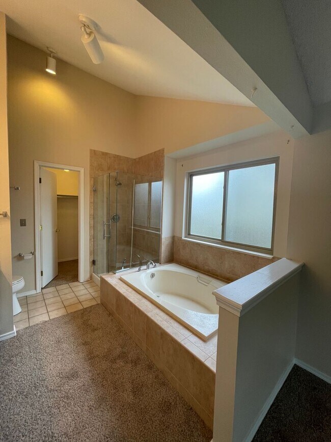 Building Photo - Sun-Filled 3-Bed, 2.5-Bath home with Deck ...