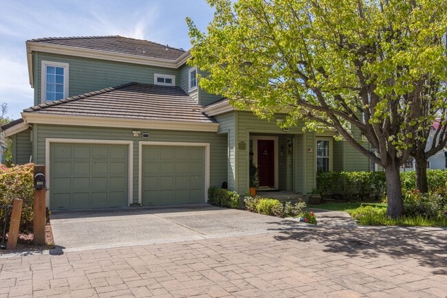 Building Photo - Waterfront Property with Stunning Views, L...