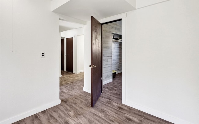 Building Photo - Spacious 4 Bedroom, 2 Bathroom Home
