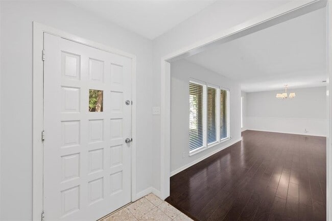 Building Photo - 7007 Edgefield Dr