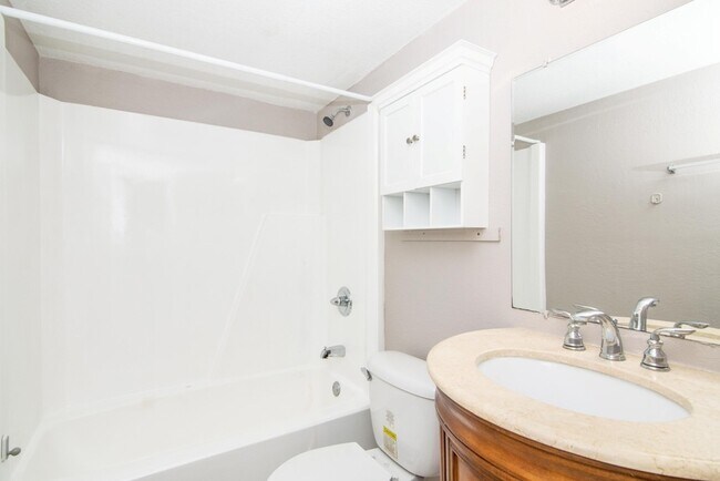 Building Photo - Ground Floor - 2 Bedroom 2 Bath w/ Fenced ...