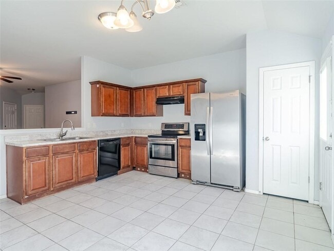 Building Photo - 904 SW Green World St