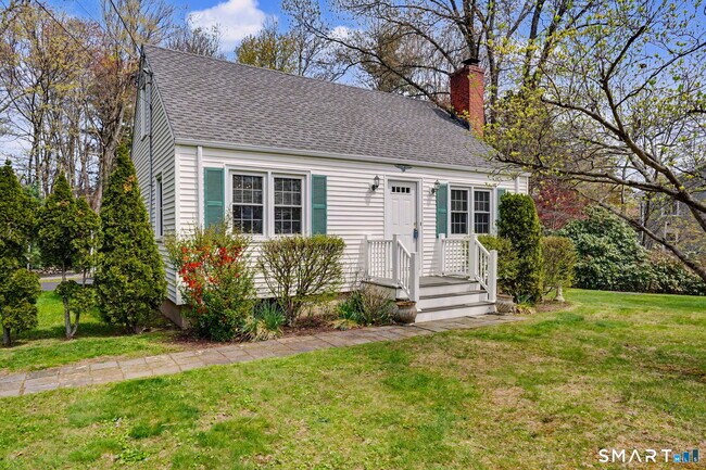 Building Photo - 32 Crescent Dr