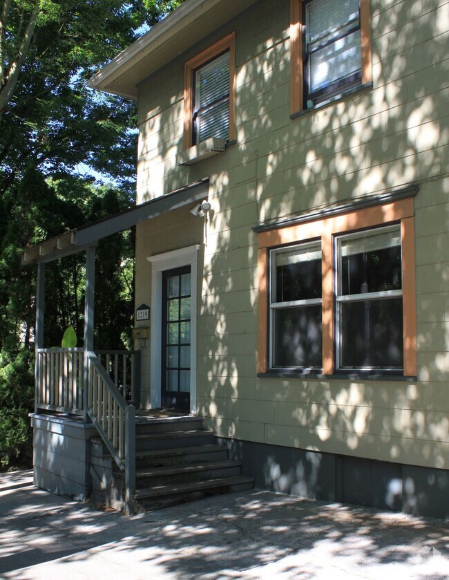 Building Photo - Charming Victorian Style Home Situated nea...