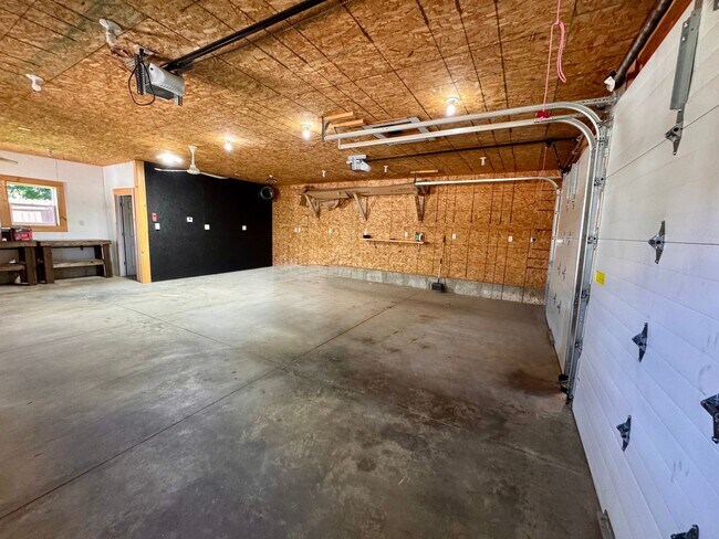 Building Photo - Single Family Home in Edgerton, WI