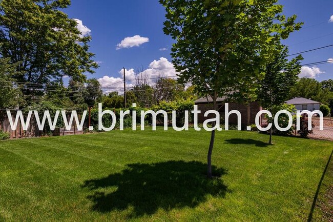 Building Photo - 755 Princeton Ave S