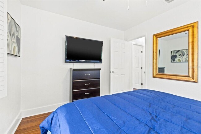 Building Photo - 104 N Cirus Ave
