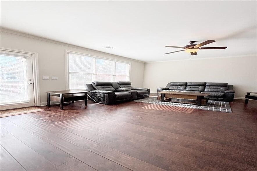 Building Photo - 772 Liberty Commons Dr