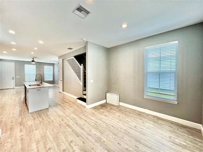 Building Photo - 2213 E 11th Ave