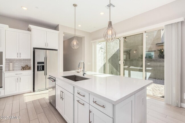 Building Photo - 1882 N 140th Dr